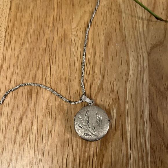 Beautiful vintage Italian sterling silver memory locket - Picture 6 of 7